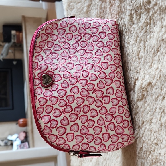 Adorable Coach Heart Leather Cosmetics Bag ❤️💄🩷 - Picture 14 of 15